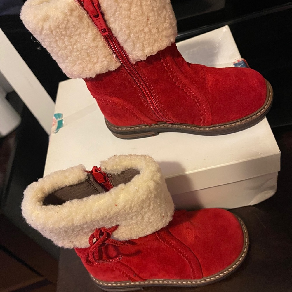 Red boot - Picture 6 of 7